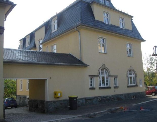 Helle Dachgeschosswohnung im Herzen von Erdmannsdorf - Foto 1