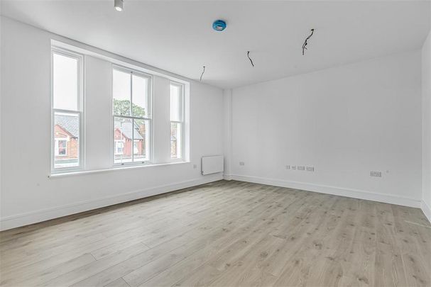 2 bedroom block of apartments to rent - Photo 1