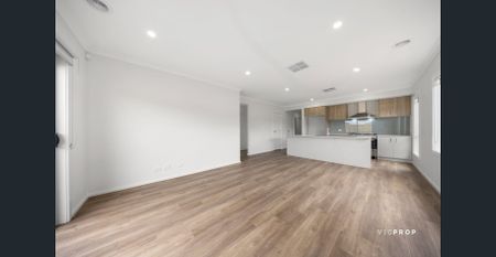 Brand New Spacious Family Home in the Heart of Tarneit! - Photo 2