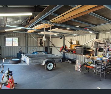 Looking for room to move - Photo 6