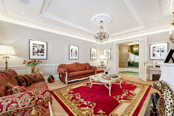 A very impressive interior designed apartment where every attention to detail has been used to create luxury living. - Photo 1