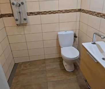 1 Zimmer Wohnung 50m2 mit Küche und Teilmöbeliert - Foto 1