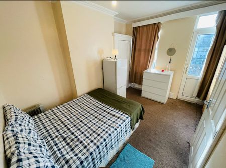 Room in a Shared House, Wembley Park Drive, HA9 - Photo 3