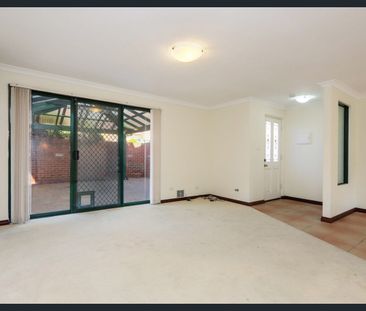 Spacious Homely Townhouse - Photo 2