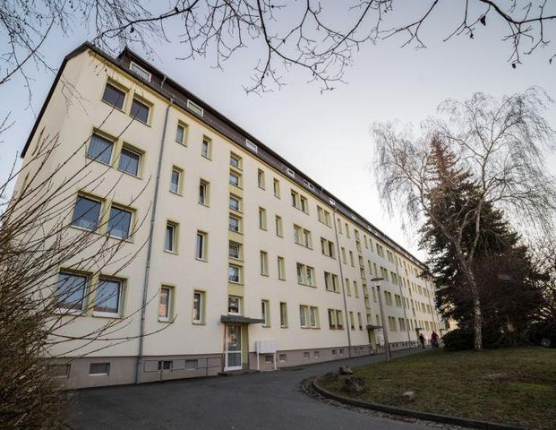 2-Raumwohnung im Dachgeschoss mit Einbauküche - Photo 1