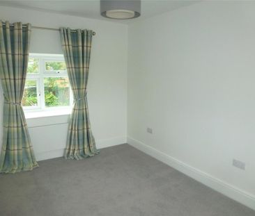 2 bedroom end of terrace house to rent - Photo 2