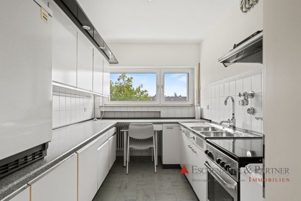 Modernisierte 2 ZKB mit Balkon, Einbauküche und Blick ins Grün der Umgebung - Photo 1