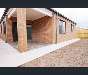 6 Verdant Drive, Donnybrook, Vic 3064 - Photo 5