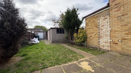 3 bedroom end of terrace house to rent - Photo 3