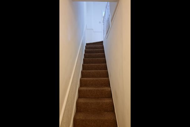 Room in a Shared Flat, Bertram Road, NW4 - Photo 1