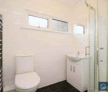 2 bedroom end of terrace house to rent - Photo 3