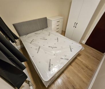 8 bedroom semi-detached house to rent - Photo 1