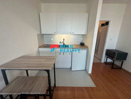 Pronájem bytu 1+kk 28 m² - Fotografie 3