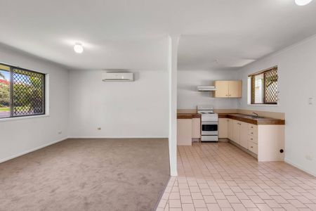 Charming 3 bedroom home in Desirable Darling Heights - Photo 3