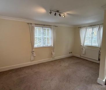 Hillier Road, Guildford, Surrey, GU1 - Photo 2