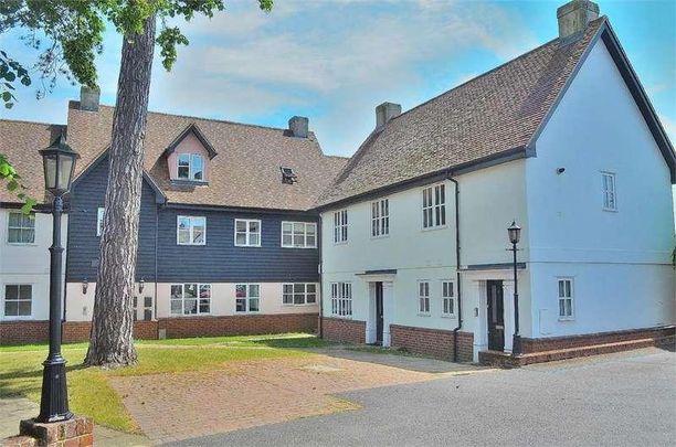 Chequers Lane, Dunmow, CM6 - Photo 1