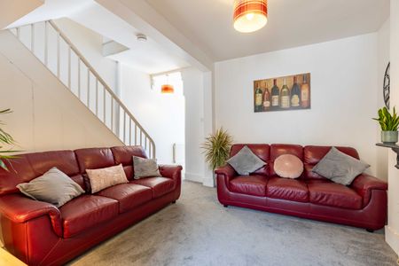 Room 2 - Photo 2