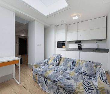 A Spacious, bright, open plan Studio flat with separate bedroom area situated in the centre of Whitechapel a short walk from transport links. - Photo 5