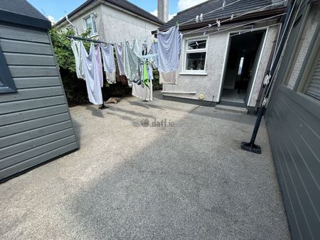 Apartment to rent in Cork, Lehenagh More - Photo 4