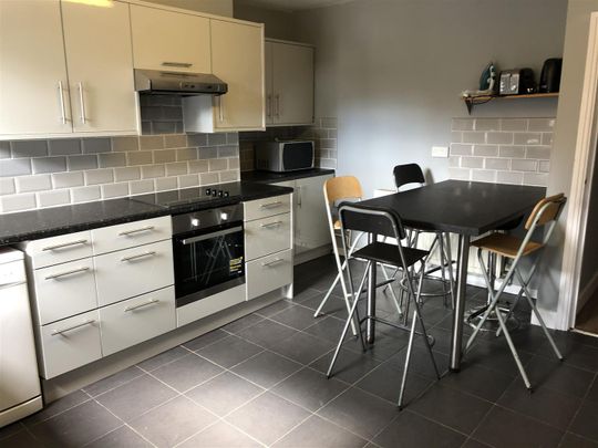 Ridgeway Terrace, Woodhouse, LS6 2HU, Leeds - Photo 1