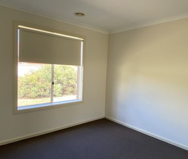 10 Yanchep Street, SHEPPARTON VIC 3630 - Photo 4