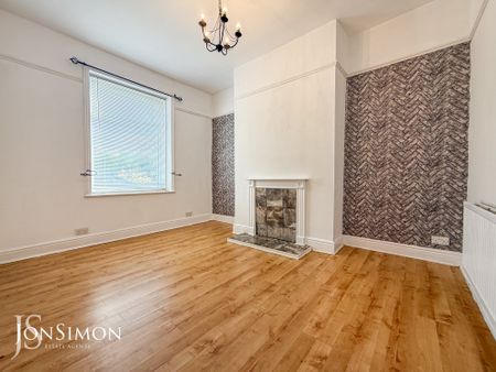 Burnley Road East - Photo 2