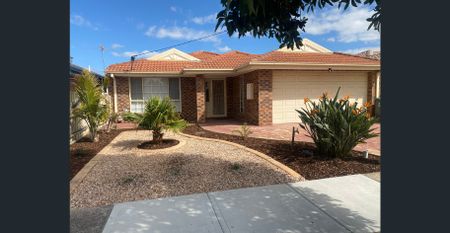 Immaculate Family Home! - Photo 3