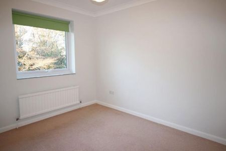3 bedroom flat to rent - Photo 2