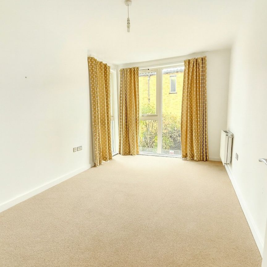 2 Bed Flat, Saw Mill Way, N16 - Photo 1
