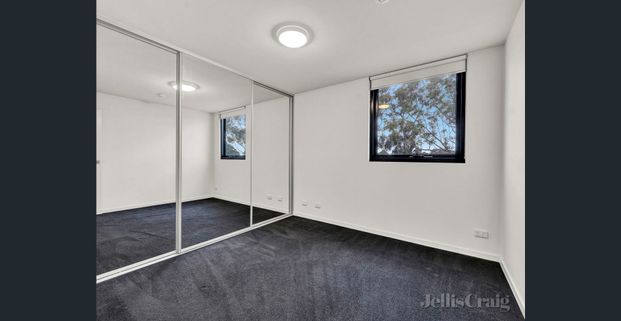 Stylish 2-Bedroom Apartment in Prime Ivanhoe-Heidelberg Location - Photo 1