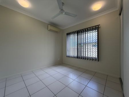 MODERN 4 BEDROOM HOME IN BOHLE PLAINS! - Photo 3