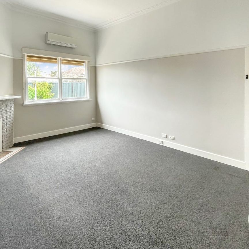 BEAUTIFUL THREE BEDROOM HOME IN BALLARAT EAST! - Photo 1