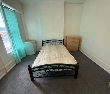 Room in a Shared House, Portland Road, SE25 - Photo 3