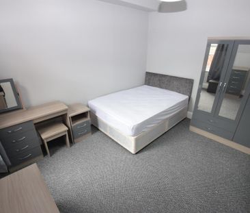 6 bedroom terraced house to rent - Photo 4