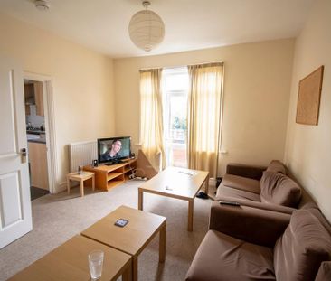 6 bedroom detached house to rent - Photo 3