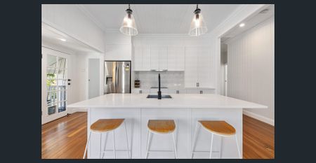 Modern 3-Bedroom House in the Heart of Moorooka - Photo 4