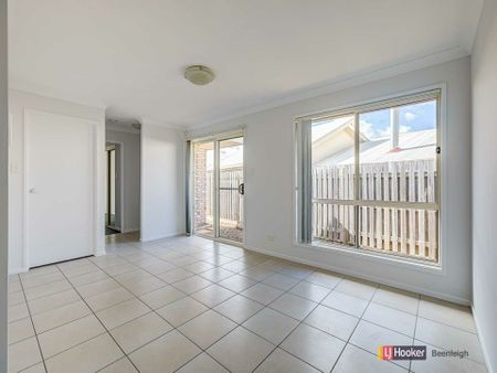 Large Private Duplex Close to Schools, Shops & Transport 4 Bed, 2 Bath, Double Garage - Photo 2