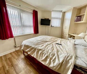 3 bedroom semi-detached house to rent - Photo 2