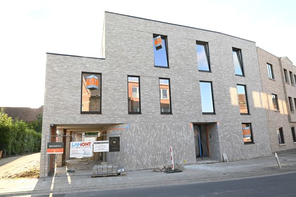 KNUS GELIJKVLOERS appartement met ZONNIG TERRAS nabij centrum!! - Foto 1