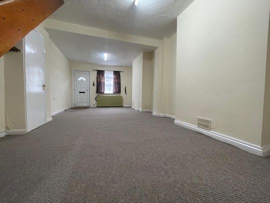 2 Bed Terraced House, Mitcham Road, CR0 - Photo 1