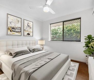 Modern Family Living in a Prime Ormiston Location - Photo 2