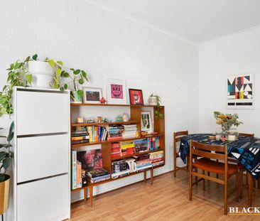 Convenient ground floor unit - Photo 2