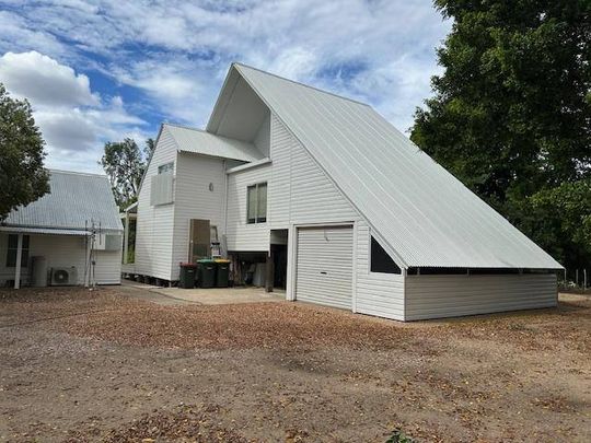 Partly Furnished House Greenbah Area - Photo 1