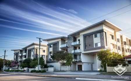 Near New 2 Bed 2 Bath 1 Carpark with balcony. - Photo 3