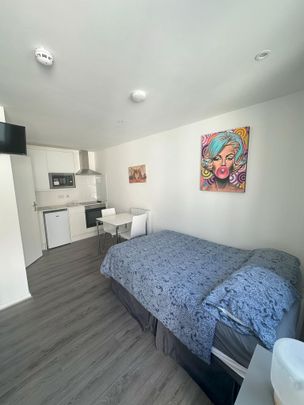 Studio to rent - Photo 1