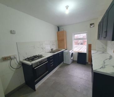 3 bedroom flat to rent - Photo 6