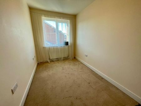 4 bedroom semi-detached house to rent - Photo 4