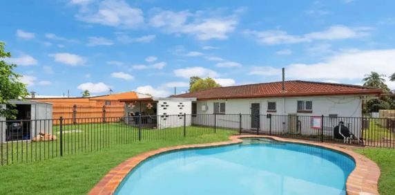Spacious Family Home with Pool - Photo 2
