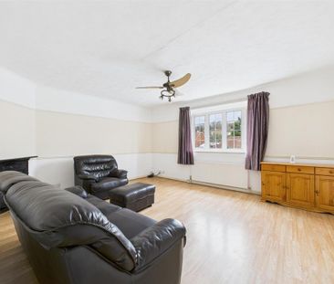 3 bedroom flat to rent - Photo 1