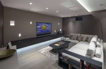 A contemporary 3 bedroom house on a quiet residential road. - Photo 2
